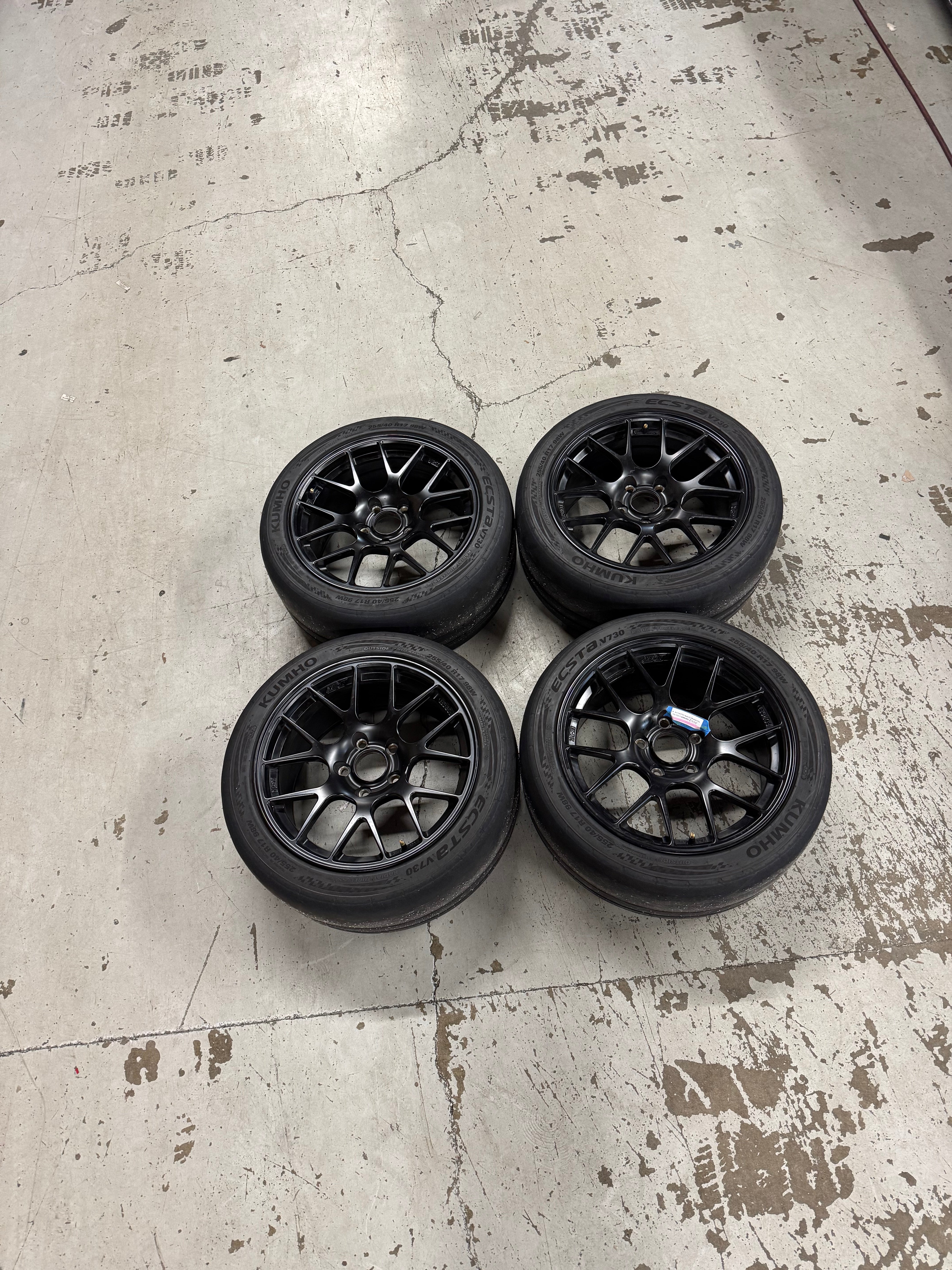 4x17x9 ET42 Apex EC-7R With tire