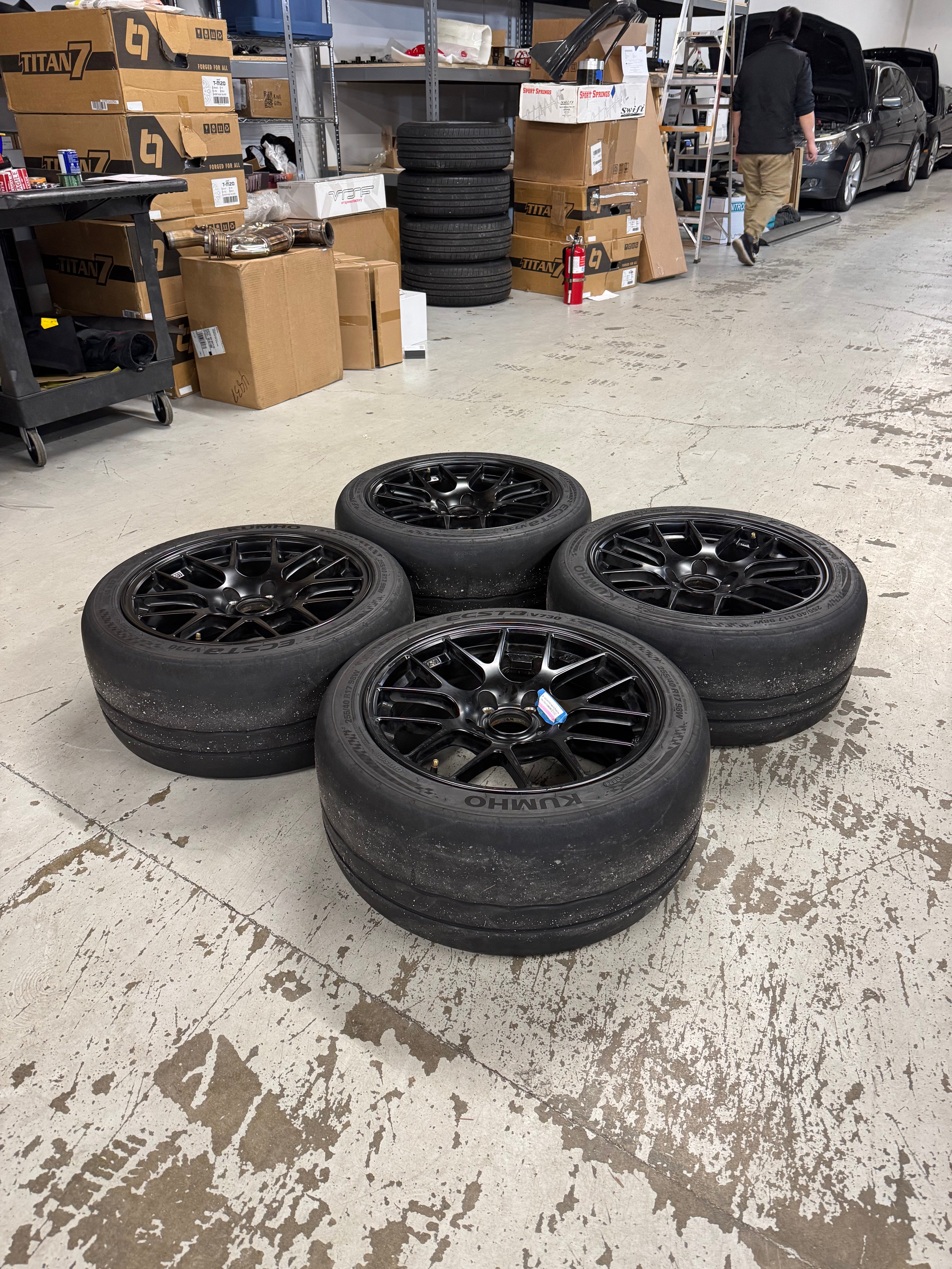 4x17x9 ET42 Apex EC-7R With tire - 0